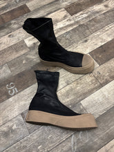 Lade das Bild in den Galerie-Viewer, Lofina Muster Boots
