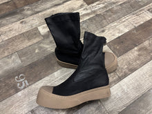 Lade das Bild in den Galerie-Viewer, Lofina Muster Boots
