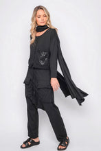Lade das Bild in den Galerie-Viewer, Black by K&amp;M Jäckchen Your touch is king
