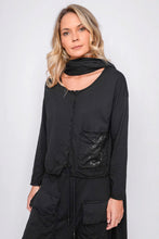 Lade das Bild in den Galerie-Viewer, Black by K&amp;M Jäckchen Your touch is king
