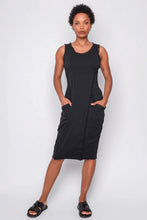 Lade das Bild in den Galerie-Viewer, Black by K&amp;M Tulpenkleid you are as wild as Friday Night

