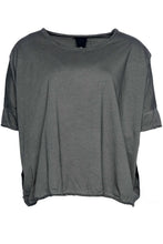 Lade das Bild in den Galerie-Viewer, Black by K&amp;M Shirt you bring out the best in Me
