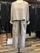 Lade das Bild in den Galerie-Viewer, PLÜ SNUGGLE SHIRT
