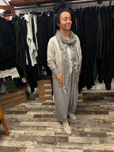 Lade das Bild in den Galerie-Viewer, Transit handgefärbter Schal
