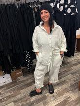 Lade das Bild in den Galerie-Viewer, Rundholz Black Label Leinenhose
