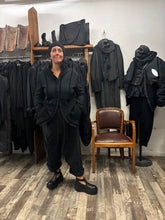 Lade das Bild in den Galerie-Viewer, Rundholz Black Label lange Leinenhose
