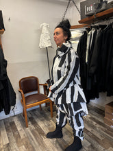 Lade das Bild in den Galerie-Viewer, ABSOLUT Streifenjacke
