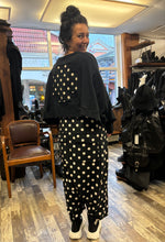Lade das Bild in den Galerie-Viewer, PLÜ Wideshortshortsweat Black Dots
