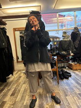 Lade das Bild in den Galerie-Viewer, PLÜ Hoodie Sweatjacke
