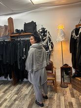 Lade das Bild in den Galerie-Viewer, PLÜ Wideshortshortsweat
