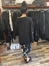 Lade das Bild in den Galerie-Viewer, Rundholz Black Label Oversizeshirt
