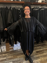 Lade das Bild in den Galerie-Viewer, La haine inside Us Strickpulli
