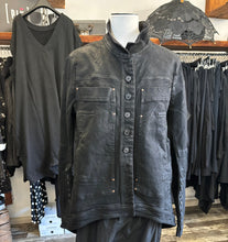 Lade das Bild in den Galerie-Viewer, Rundholz Dip Frack Jeansjacke
