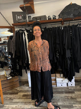 Lade das Bild in den Galerie-Viewer, Sanctamuerte Bluse
