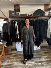 Lade das Bild in den Galerie-Viewer, Sanctamuerte Lange Bluse
