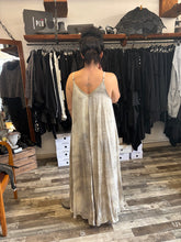 Lade das Bild in den Galerie-Viewer, Sanctamuerte Kleid
