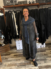 Lade das Bild in den Galerie-Viewer, Sanctamuerte Lange Bluse
