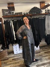 Lade das Bild in den Galerie-Viewer, Sanctamuerte Lange Bluse
