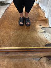 Lade das Bild in den Galerie-Viewer, Lofina Sandale
