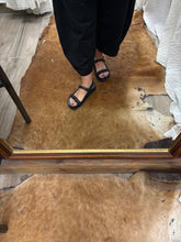 Lade das Bild in den Galerie-Viewer, Lofina Sandale
