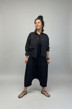 Lade das Bild in den Galerie-Viewer, Black by K&amp;M Sommer Jeansjacke
