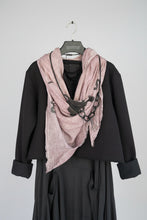 Lade das Bild in den Galerie-Viewer, Black Label Schal mit Print
