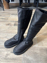Lade das Bild in den Galerie-Viewer, Papucei Lammfell Stiefel
