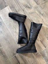 Lade das Bild in den Galerie-Viewer, Papucei Lammfell Stiefel
