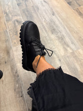 Lade das Bild in den Galerie-Viewer, Papucei Lammfellschuhe
