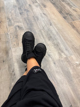 Lade das Bild in den Galerie-Viewer, PLÜ Sneaker
