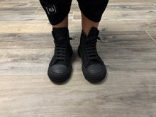 Lade das Bild in den Galerie-Viewer, PLÜ Sneaker

