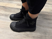 Lade das Bild in den Galerie-Viewer, PLÜ Sneaker
