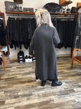 Lade das Bild in den Galerie-Viewer, Privatsachen handgefilzter Mantel
