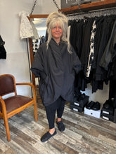 Lade das Bild in den Galerie-Viewer, Sanctamuerte Oversize Winterjacke
