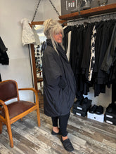 Lade das Bild in den Galerie-Viewer, Sanctamuerte Oversize Winterjacke
