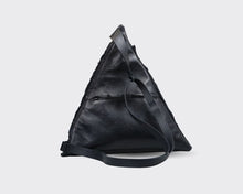Lade das Bild in den Galerie-Viewer, Papucei Dreieckstasche
