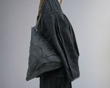 Lade das Bild in den Galerie-Viewer, Papucei Dreieckstasche
