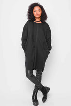 Lade das Bild in den Galerie-Viewer, Black by K&amp;M LongSweat
