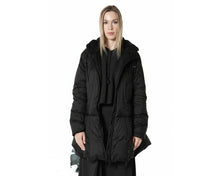 Lade das Bild in den Galerie-Viewer, Rundholz Black Label Daunenmantel

