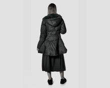 Lade das Bild in den Galerie-Viewer, Rundholz Black Label Daunenmantel
