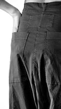 Lade das Bild in den Galerie-Viewer, Rundholz Black Label Hose
